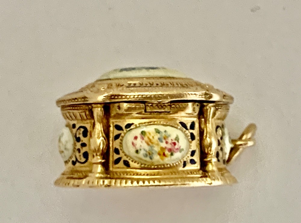 A GOLD AND ENAMEL VINAIGRETTE BOX PENDANT CHARM. View X