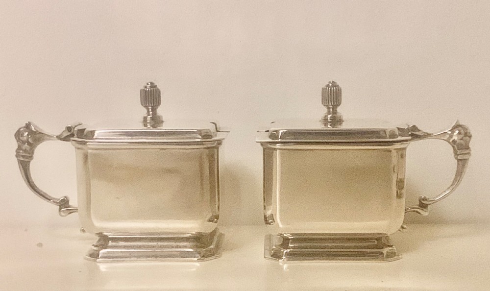 A six-piece Art Deco silver condiment set with matching spoons presented inside a fitted blue presentation box. View XI