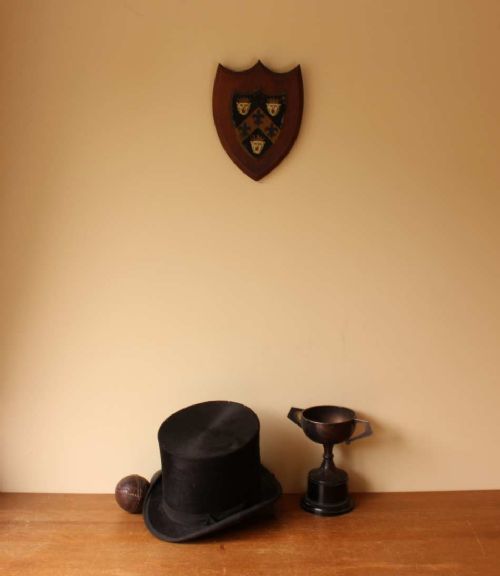 fig 1. Oak Guy's Hospital Coat Of Arms Shield.