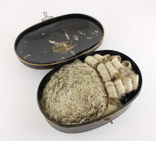 fig 3. Ravenscroft English Barristers Wig & Tole Tin.