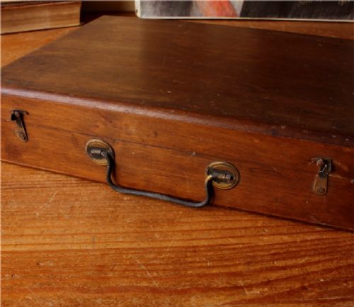 fig 1. Victorian Winsor & Newton Artist Painting Box. 