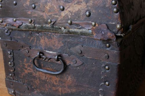 ANTIQUE LEATHER STUDDED CHEST SPANISH DOMED COFFER TRUNK - ADDITIONAL PHOTO 2