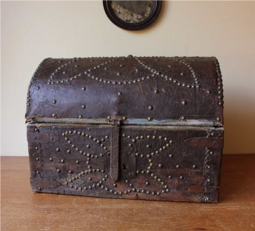 ANTIQUE LEATHER STUDDED CHEST SPANISH DOMED COFFER TRUNK - ADDITIONAL PHOTO 5