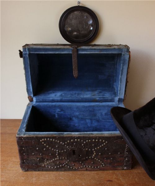 ANTIQUE LEATHER STUDDED CHEST SPANISH DOMED COFFER TRUNK - ADDITIONAL PHOTO 8