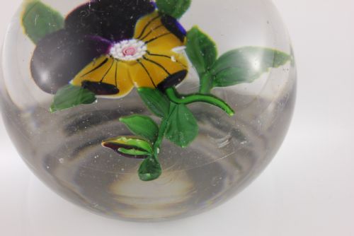ANTIQUE FRENCH BACCARAT PANSY GLASS PAPERWEIGHT C1850 - ADDITIONAL PHOTO 3