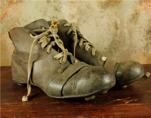 ANTIQUE FOOTBALL BOOTS OLD LACED LEATHER BROWN SOCCER SHOES C1925