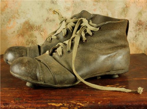 ANTIQUE FOOTBALL BOOTS OLD LACED LEATHER BROWN SOCCER SHOES C1925 - ADDITIONAL PHOTO 2