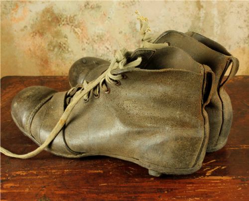 ANTIQUE FOOTBALL BOOTS OLD LACED LEATHER BROWN SOCCER SHOES C1925 - ADDITIONAL PHOTO 3