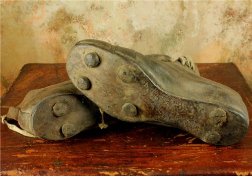 ANTIQUE FOOTBALL BOOTS OLD LACED LEATHER BROWN SOCCER SHOES C1925 - ADDITIONAL PHOTO 4