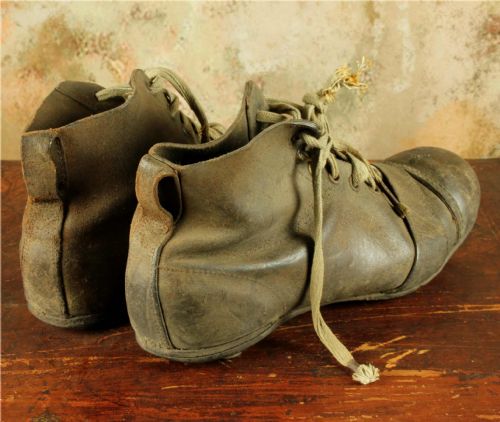 ANTIQUE FOOTBALL BOOTS OLD LACED LEATHER BROWN SOCCER SHOES C1925 - ADDITIONAL PHOTO 5