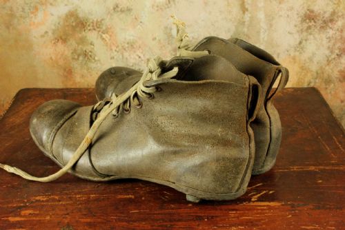 ANTIQUE FOOTBALL BOOTS OLD LACED LEATHER BROWN SOCCER SHOES C1925 - ADDITIONAL PHOTO 10