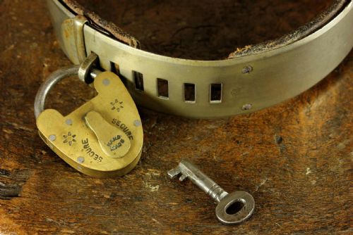 ANTIQUE FRENCH SILVER PLATE LEATHER DOG COLLAR PADLOCK 19TH CENTURY - ADDITIONAL PHOTO 4