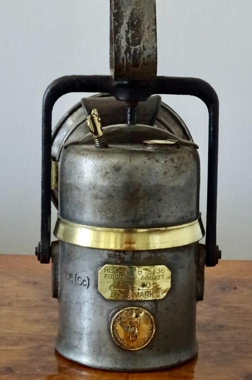 fig 1. PREMIER CARBIDE RAILWAY LAMP BY CRESTELLA ENG. CO.