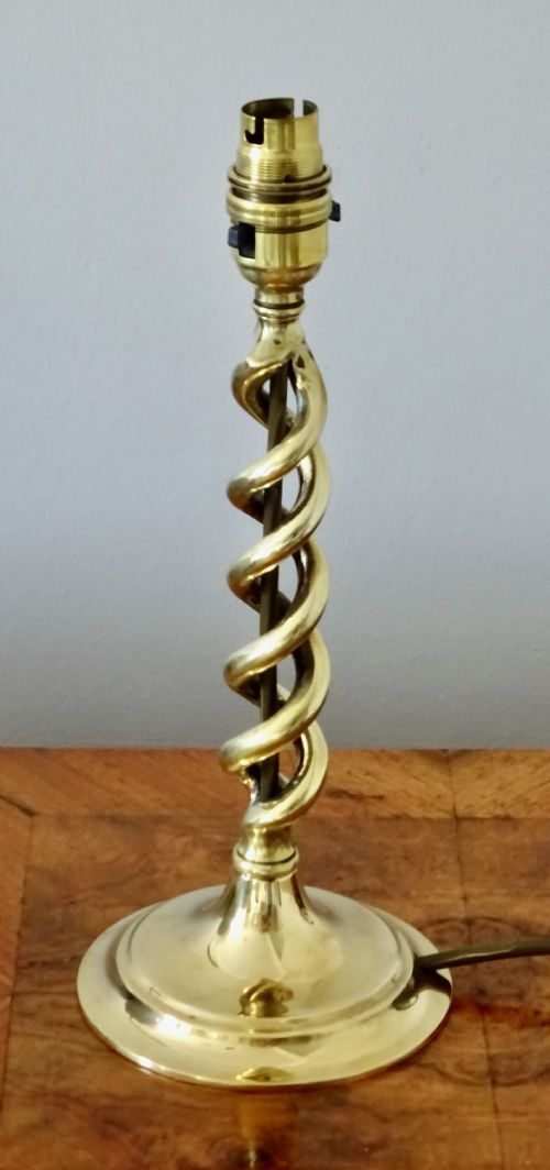 fig 1. OPEN TWIST BRASS TABLE LAMP