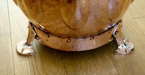 19101930 AN ART NOUVEAU COPPER LOG BIN AND LID - ADDITIONAL PHOTO 4