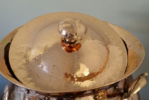 19101930 AN ART NOUVEAU COPPER LOG BIN AND LID - ADDITIONAL PHOTO 5