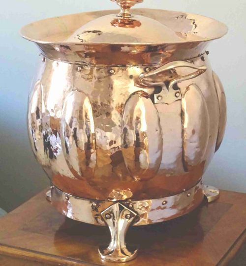 19101930 AN ART NOUVEAU COPPER LOG BIN AND LID - ADDITIONAL PHOTO 2
