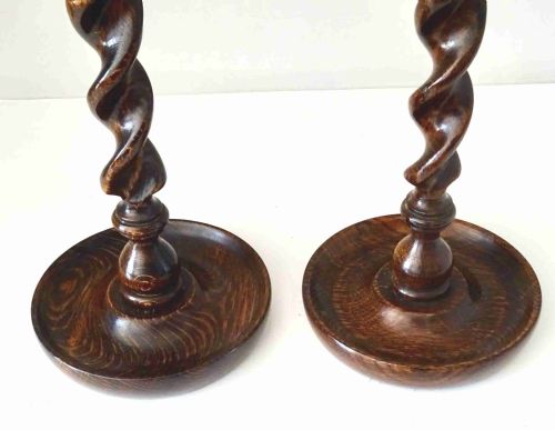 C1900 A PAIR OAK AND BRASS CANDLESTICKS - ADDITIONAL PHOTO 7