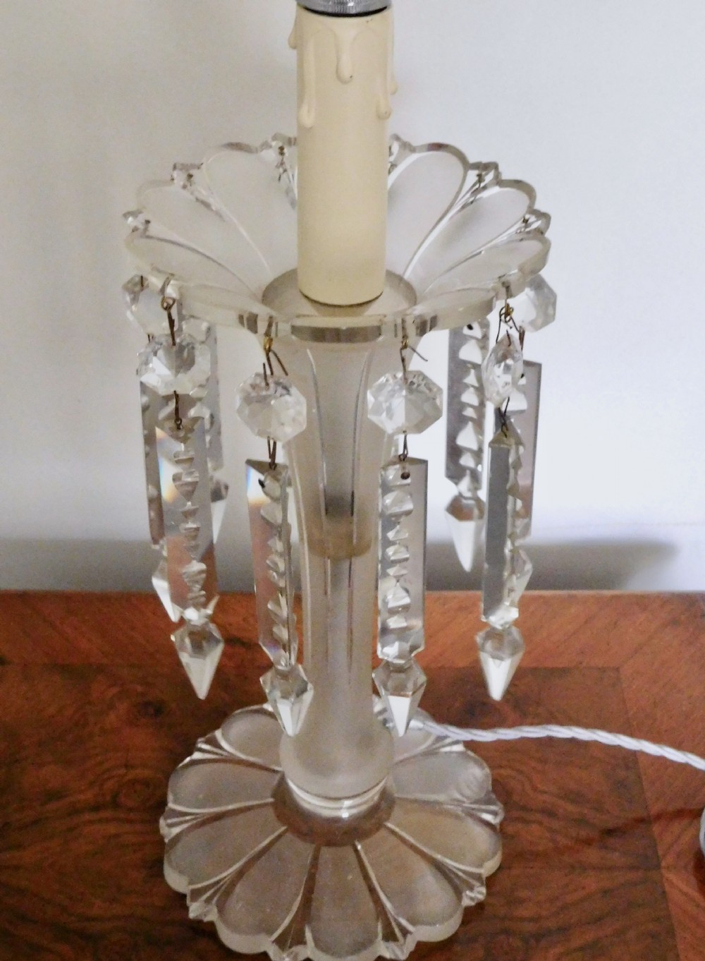 1920'S GLASS LAMP WITH CRYSTAL LUSTRES View IV