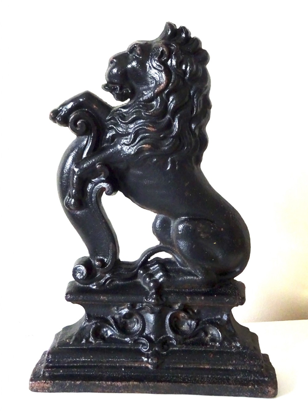VICTORIAN CAST IRON LION RAMPANT  DOORSTOP