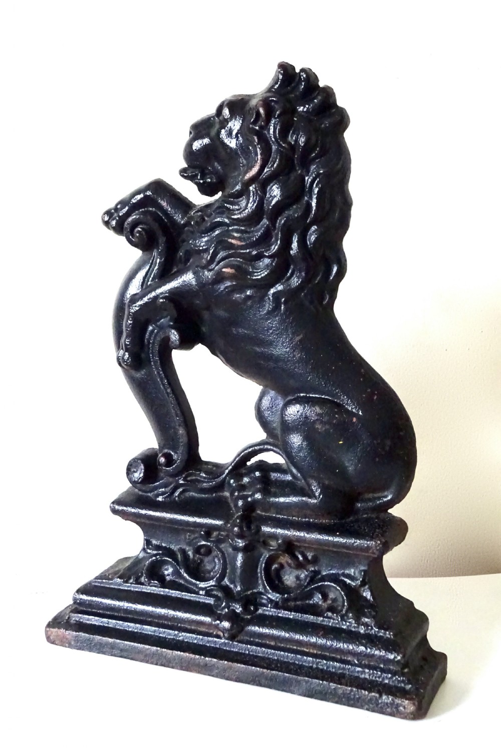 VICTORIAN CAST IRON LION RAMPANT  DOORSTOP View IV