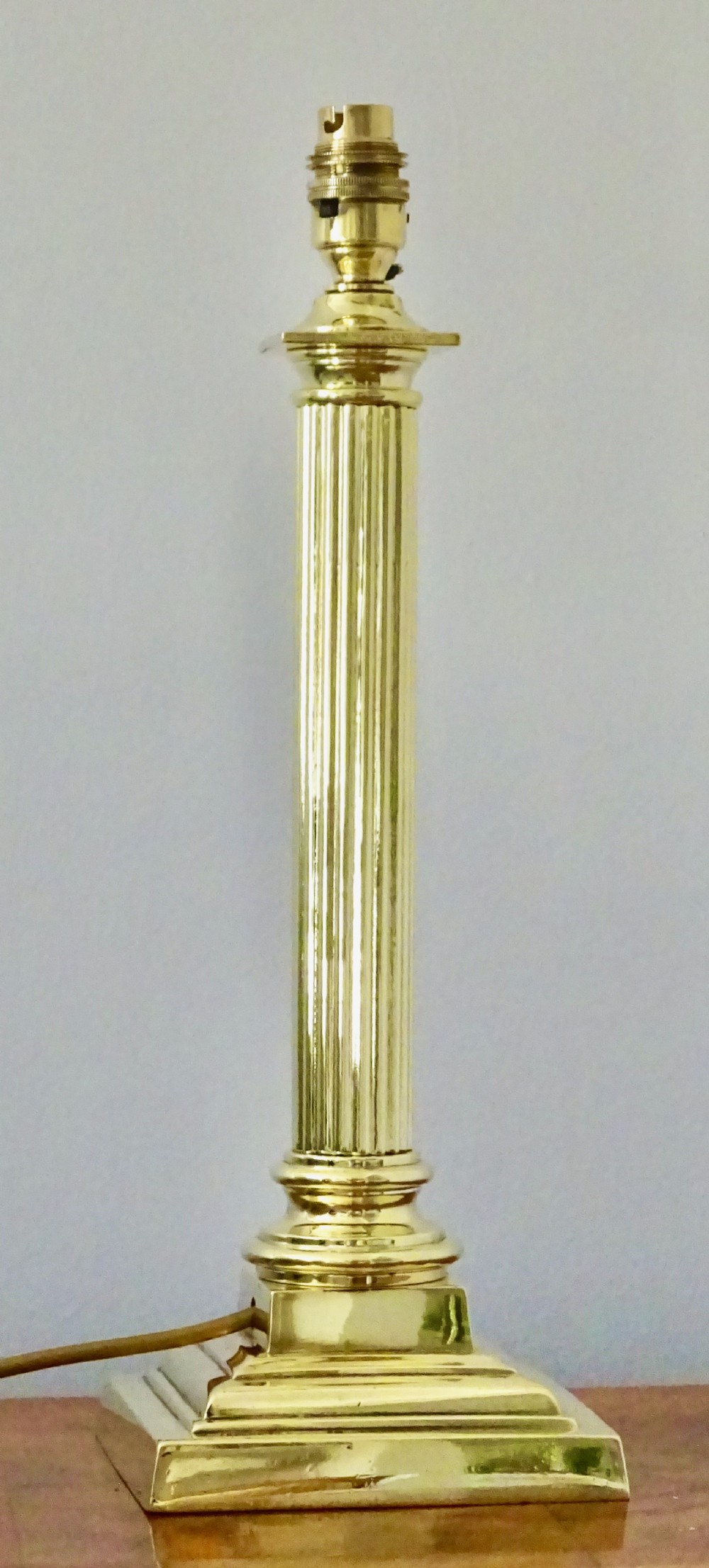 A VICTORIAN BRASS CORINTHIAN COLUMN LAMP
