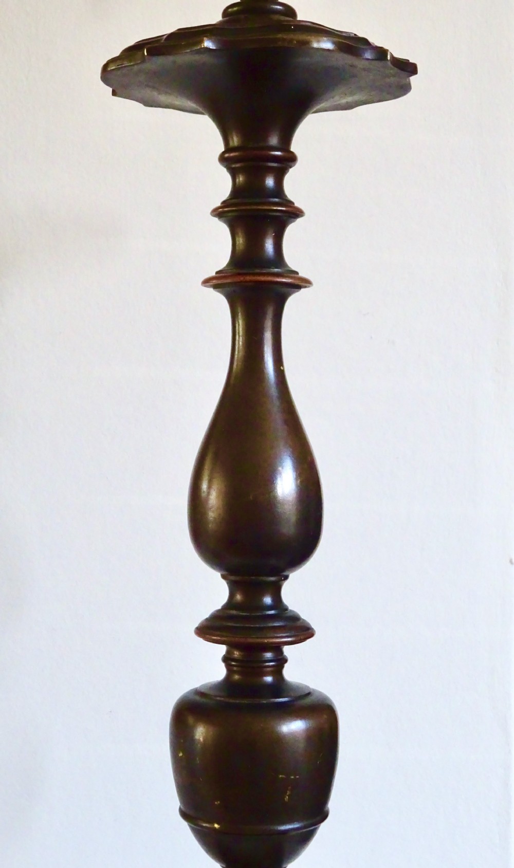 TALL BRONZE LAMP View III