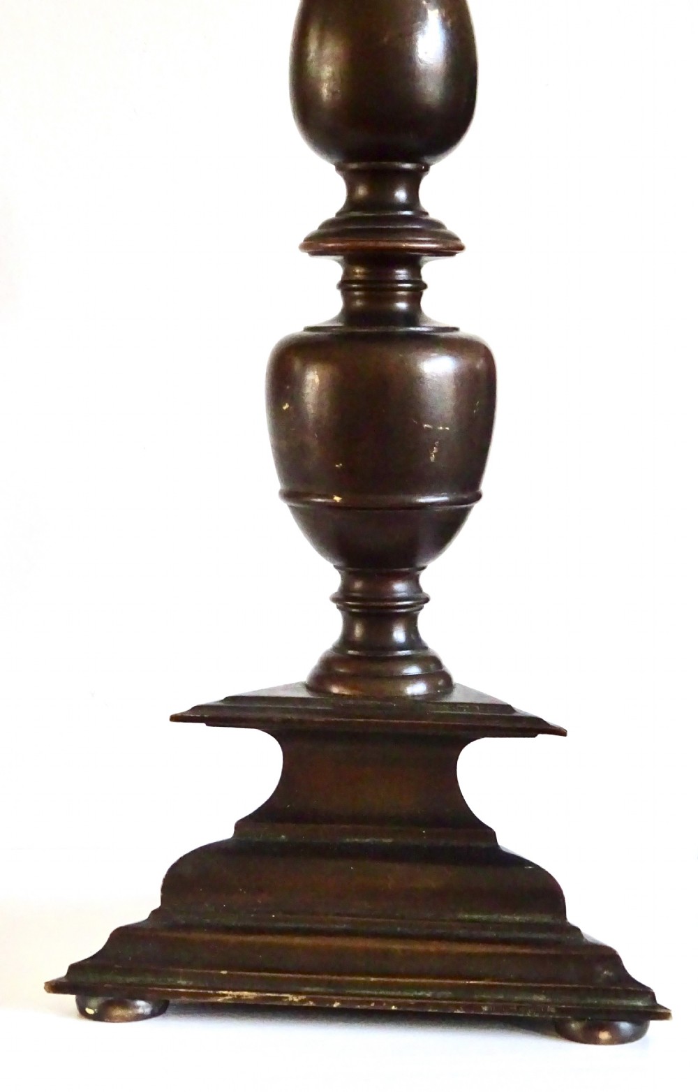 TALL BRONZE LAMP View IV