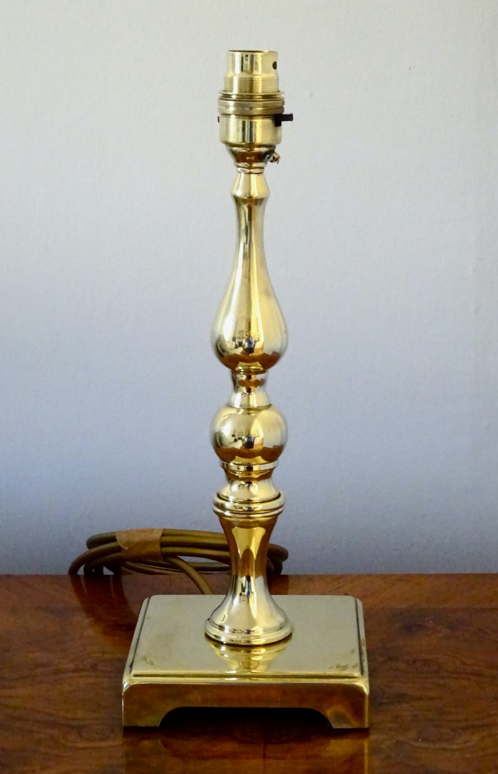 EARLY 20thC HEAVY BRASS LAMP