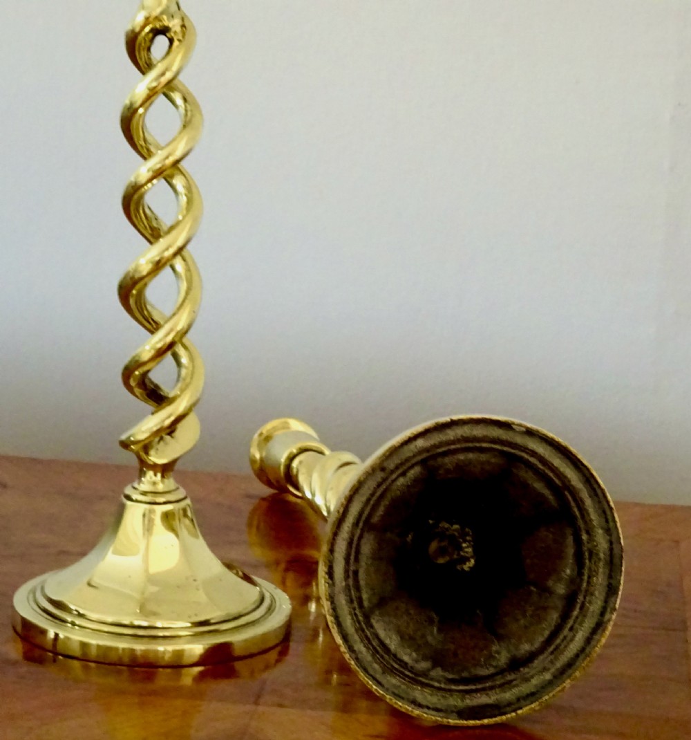 A PAIR OF FINE QUALITY OPEN TWIST BRASS CANDLESTICKS View V
