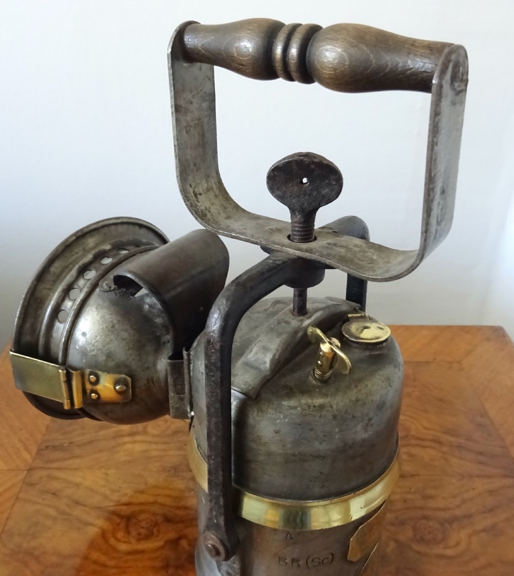 PREMIER CARBIDE RAILWAY LAMP BY CRESTELLA ENG. CO. View III