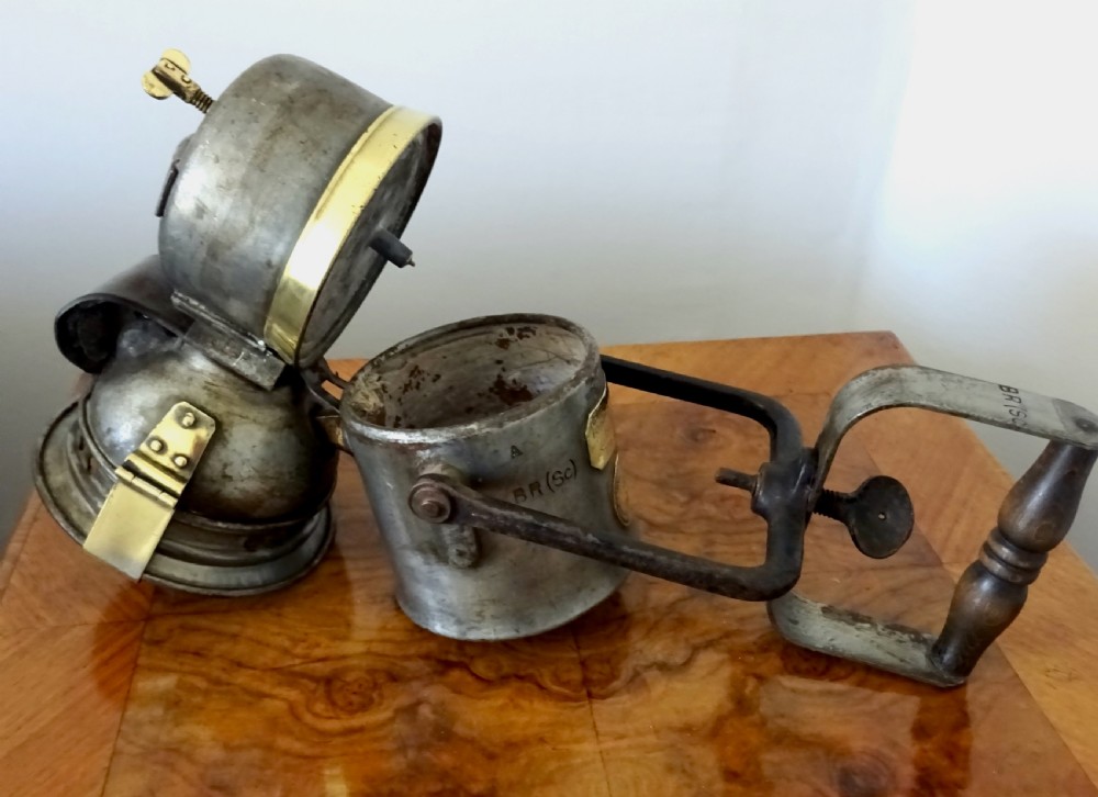 PREMIER CARBIDE RAILWAY LAMP BY CRESTELLA ENG. CO. View VI
