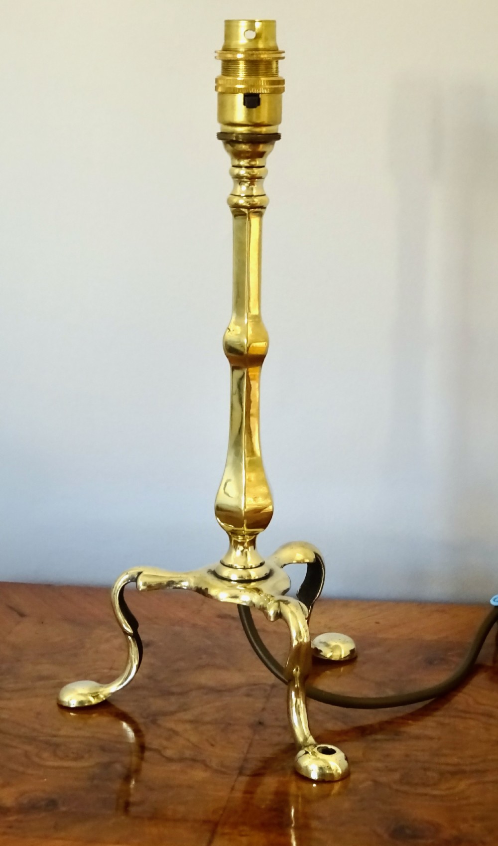 CIRCA 1910-1920  A PULLMAN TABLE LAMP