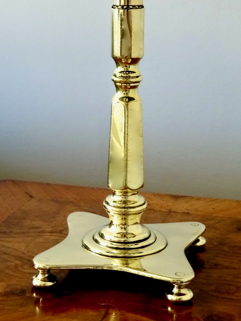 C1880 A TOP QUALITY BRASS TRIVET View IV