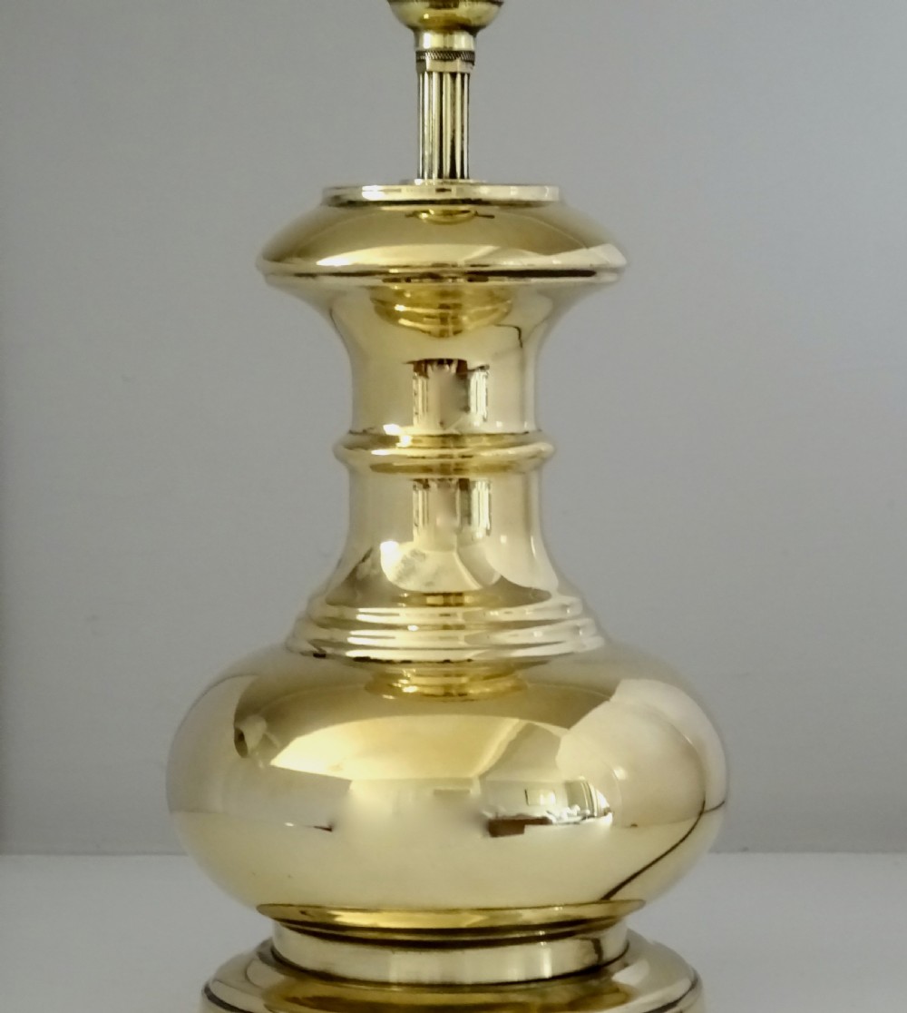 EDWARDIAN ROUNDED BRASS TABLE LAMP View V