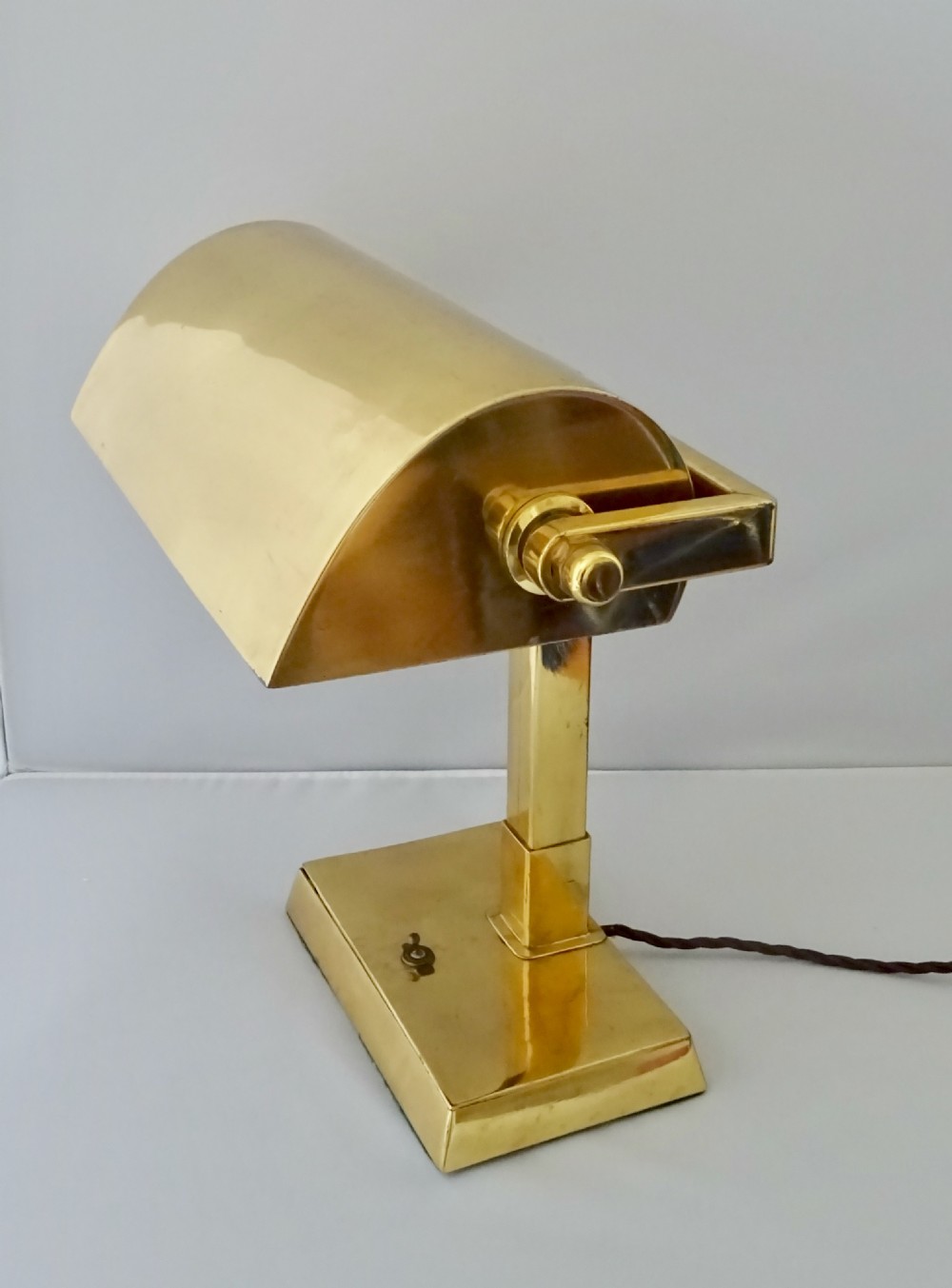 LARGE BRASS BANKER'S LAMP View VII