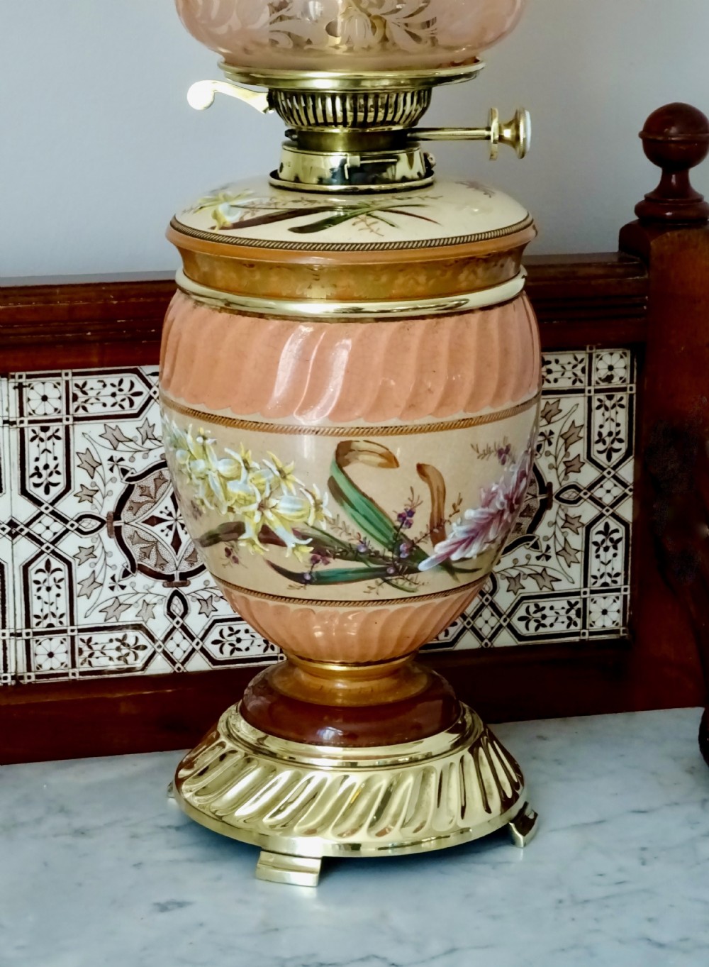 VICTORIAN OIL LAMP WITH ORIGINAL GLASS SHADE View IX
