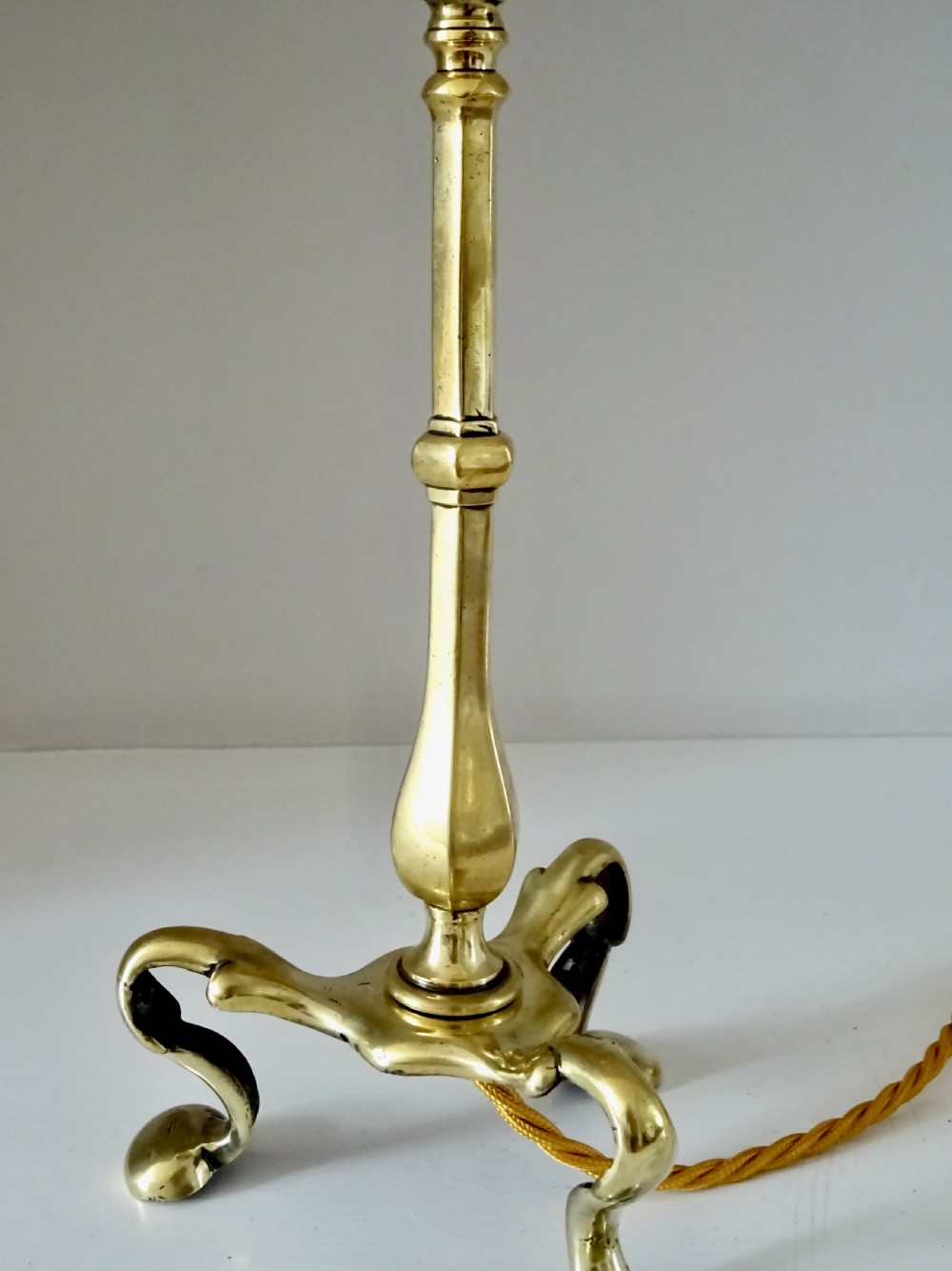 C1920 -  BRASS PULLMAN LAMP View III