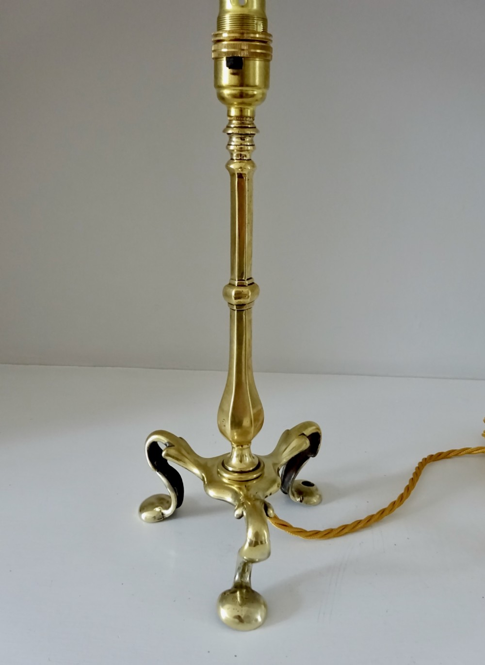 C1920 -  BRASS PULLMAN LAMP View IV