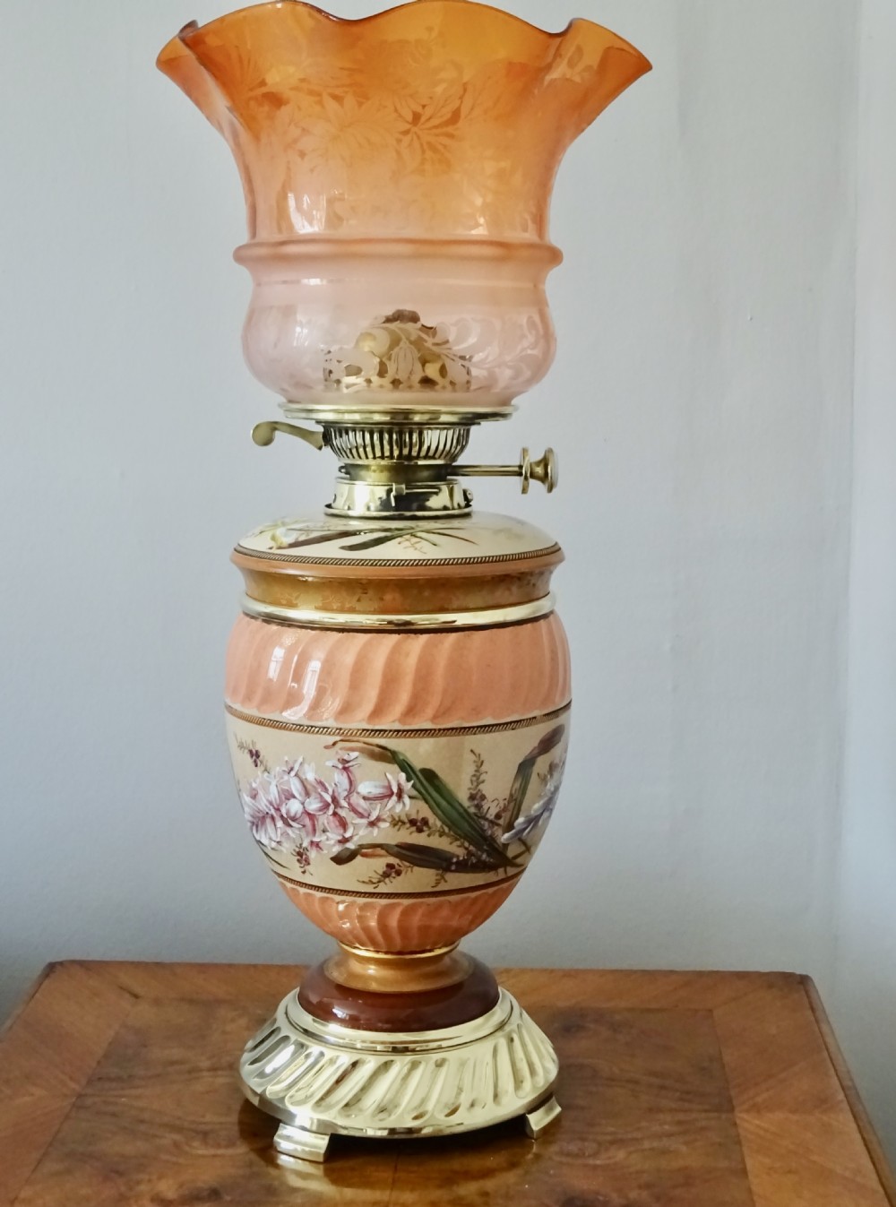 VICTORIAN OIL LAMP WITH ORIGINAL GLASS SHADE