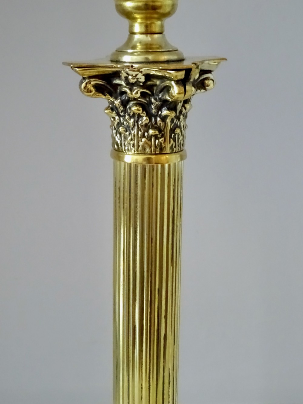 VICTORIAN CORINTHIAN COLUMN TABLE LAMP View III