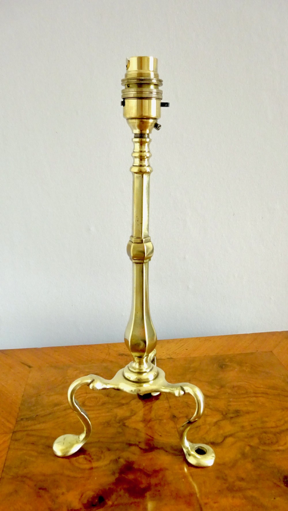 ANTIQUE PULLMAN LAMP 