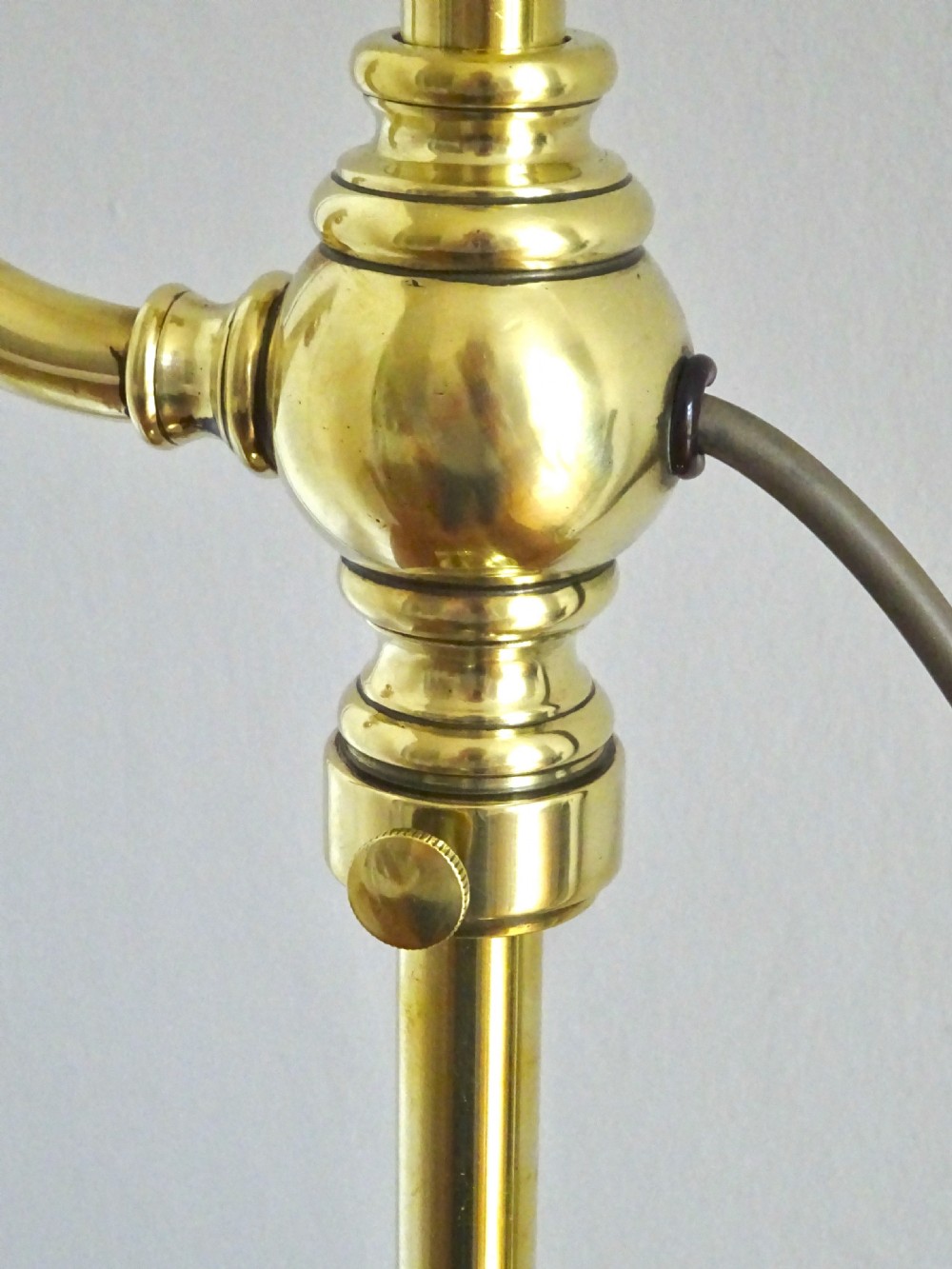 TALL ADJUSTABLE DESK LAMP View VI