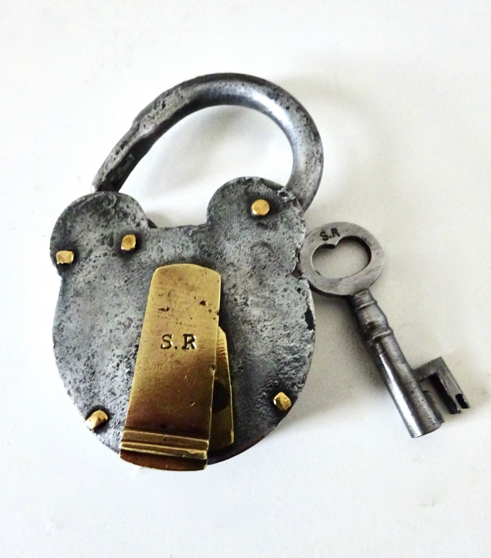 LARGE SOUTHERN RAILWAY PADLOCK AND KEY View IV