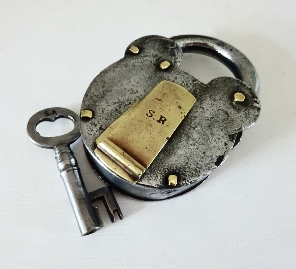 LARGE SOUTHERN RAILWAY PADLOCK AND KEY View V