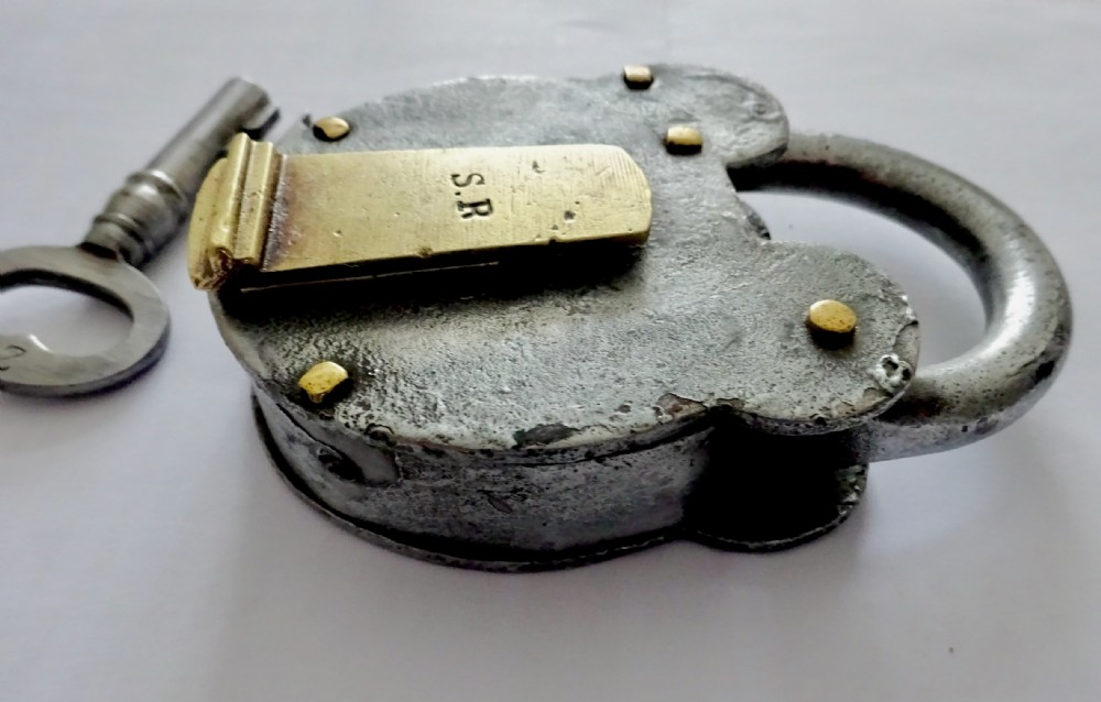 LARGE SOUTHERN RAILWAY PADLOCK AND KEY View VI