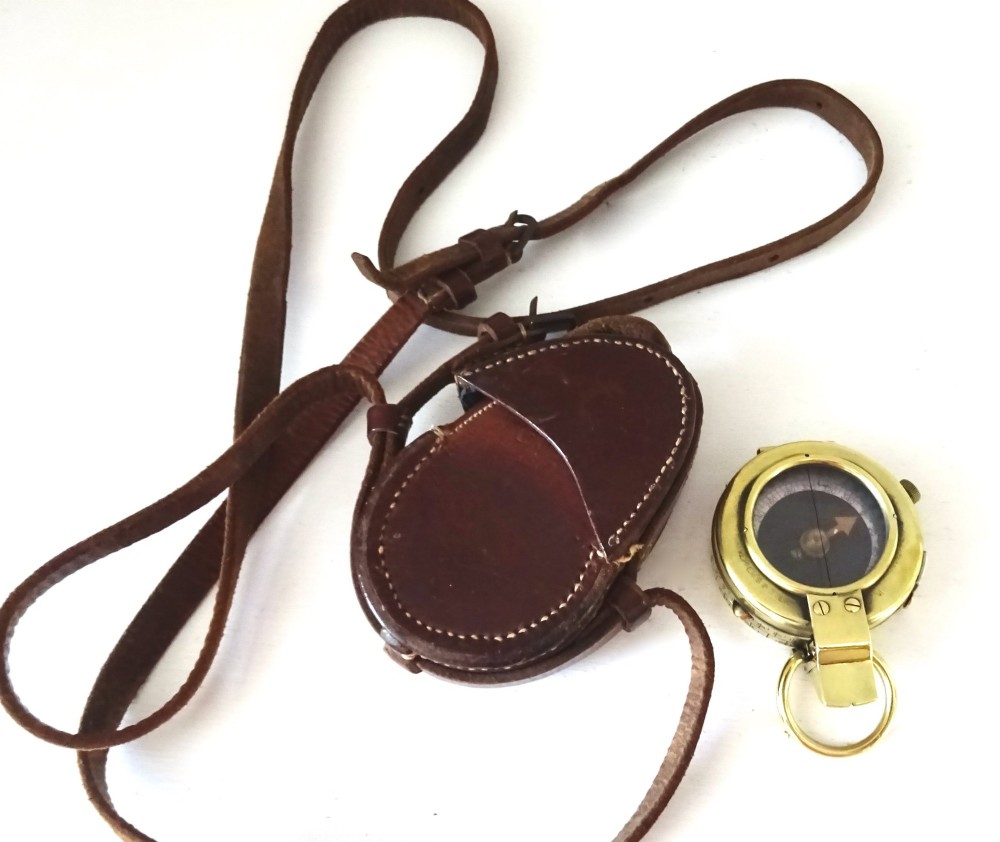 1917  MILITARY MARCHING COMPASS WITH ORIGINAL LEATHER CASE View VII