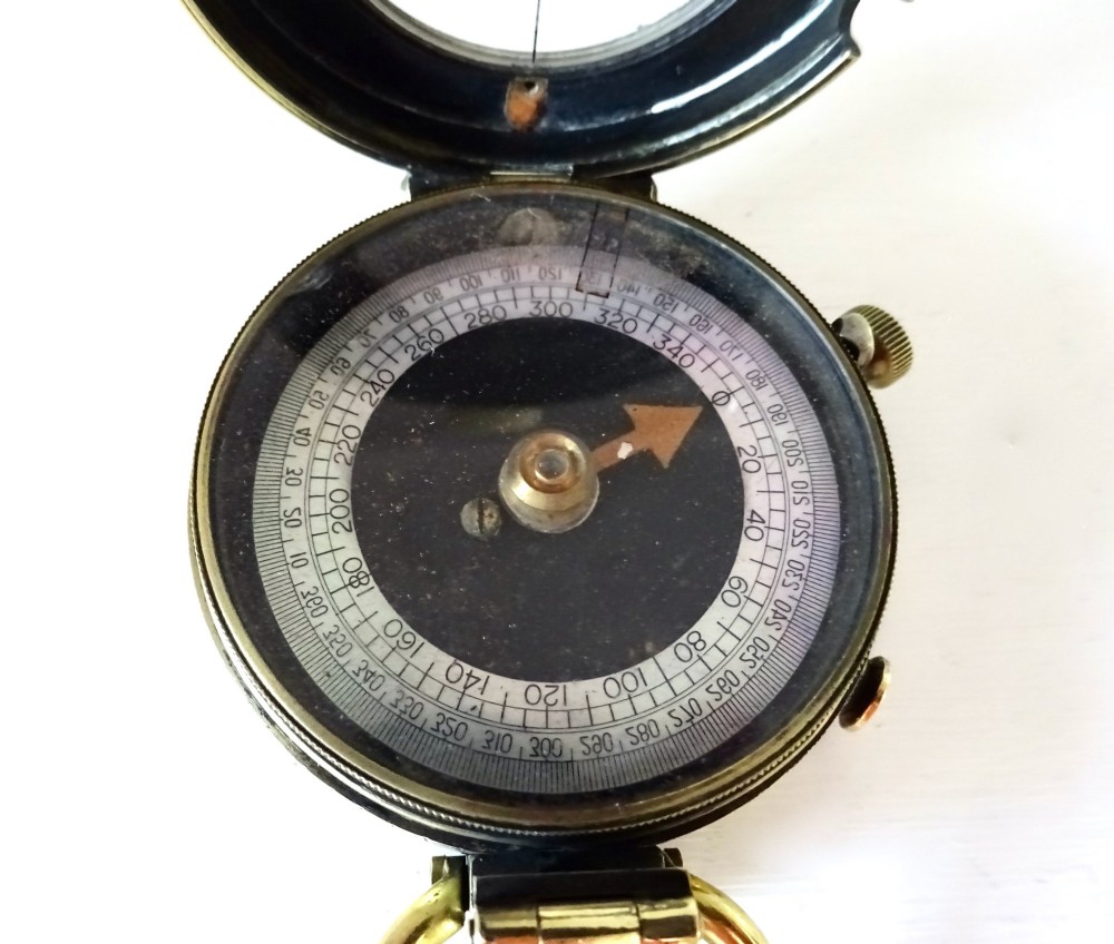 1917  MILITARY MARCHING COMPASS WITH ORIGINAL LEATHER CASE View VIII