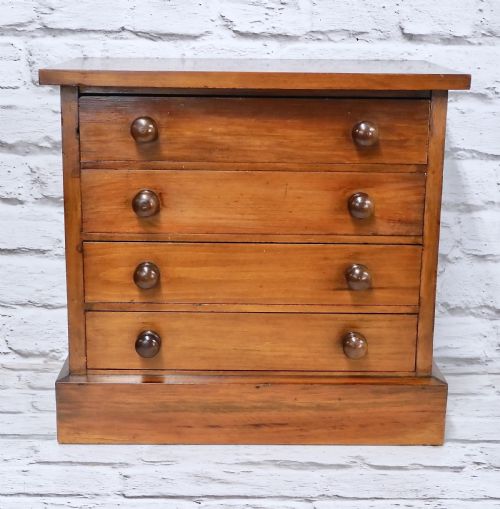 Superb Collector's Chest