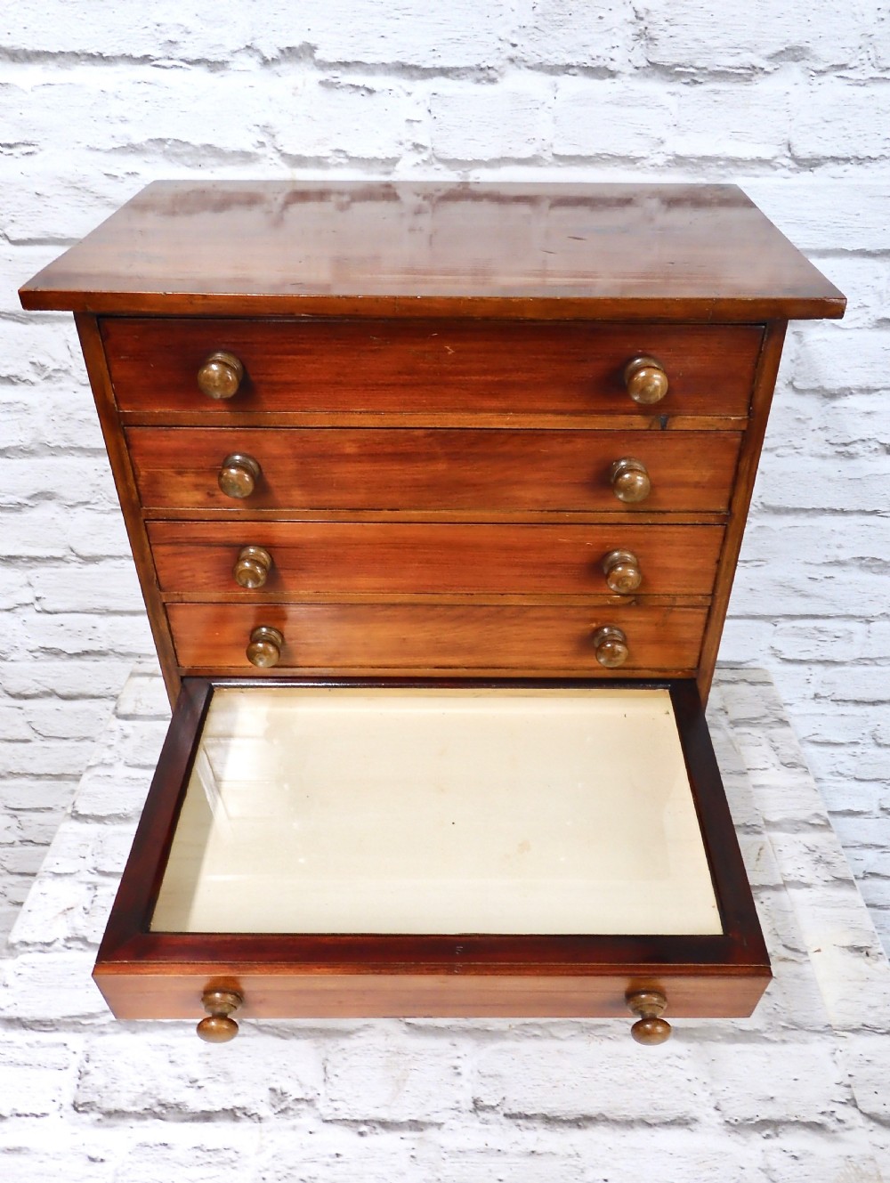 Quality Collector's Chest View VII